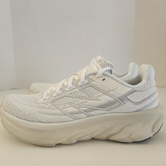 New Balance Women's W1080V13 Running Shoe, White/Silver Metallic, 5.5 - Picture 4 of 8